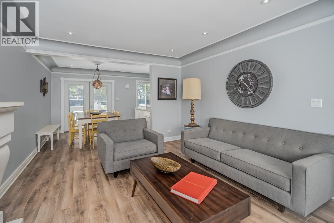 Photo 10 of 7760 Mary Avenue, Burnaby BC