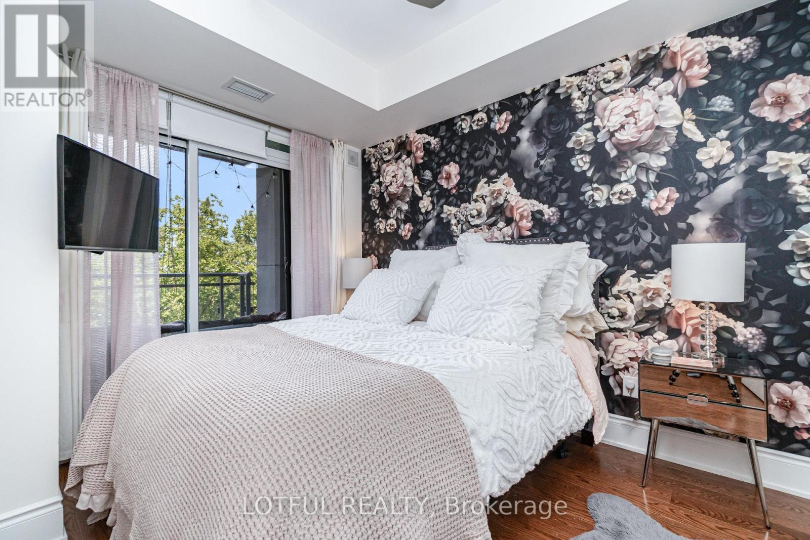 Photo 13 of 711 3500 Lakeshore Road W, Oakville ON