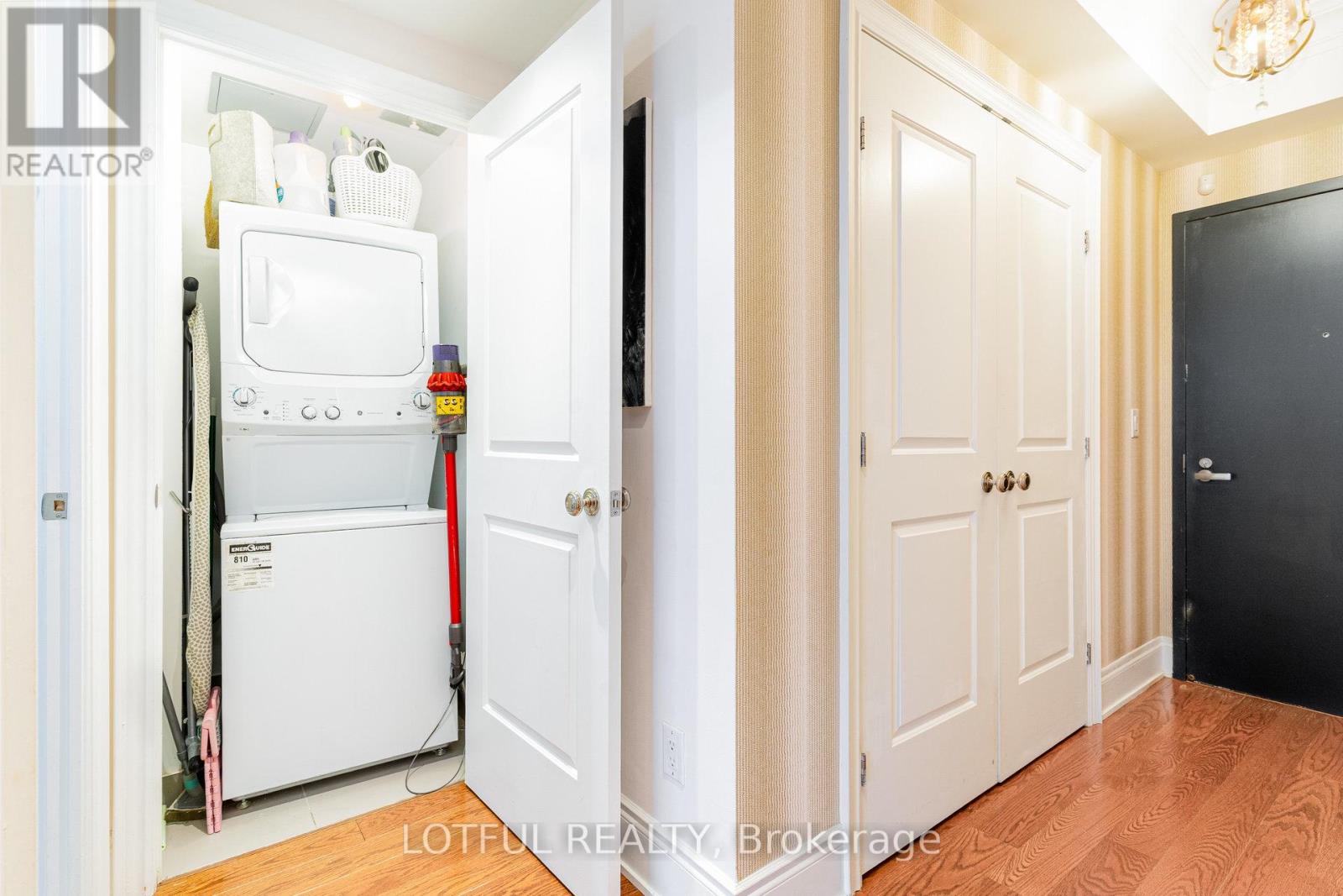 Photo 17 of 711 3500 Lakeshore Road W, Oakville ON