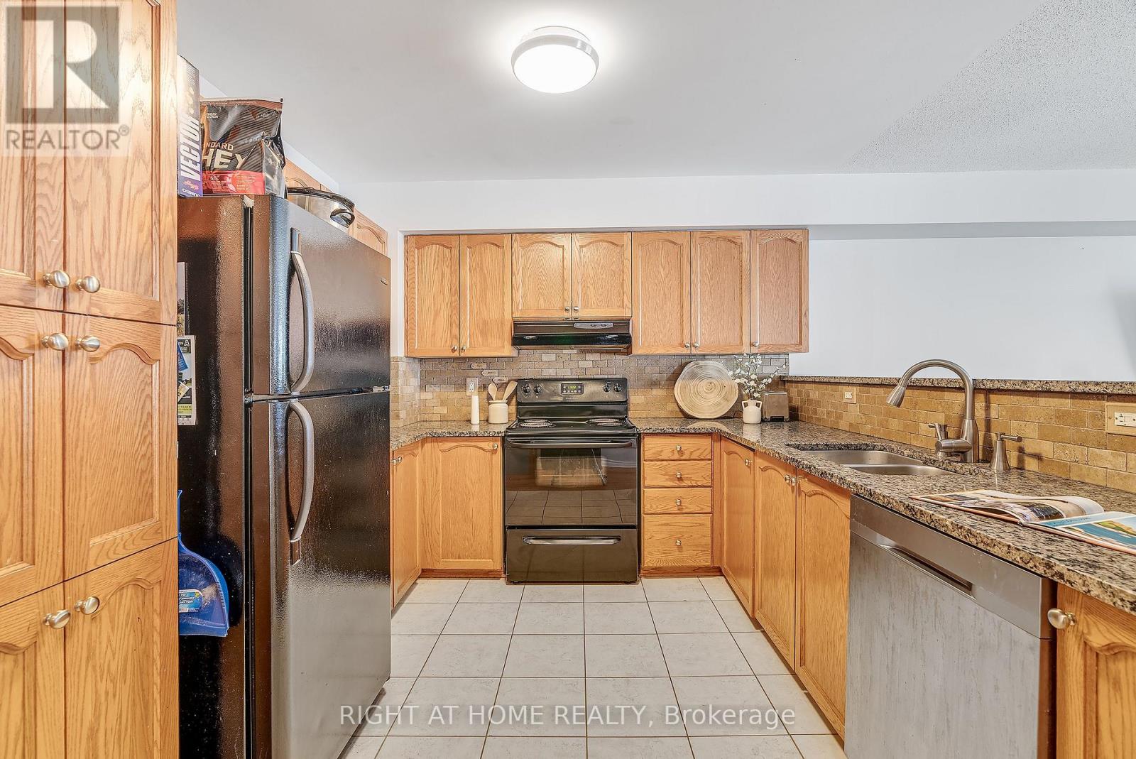 Photo 13 of 134 Fordham Private, Ottawa ON