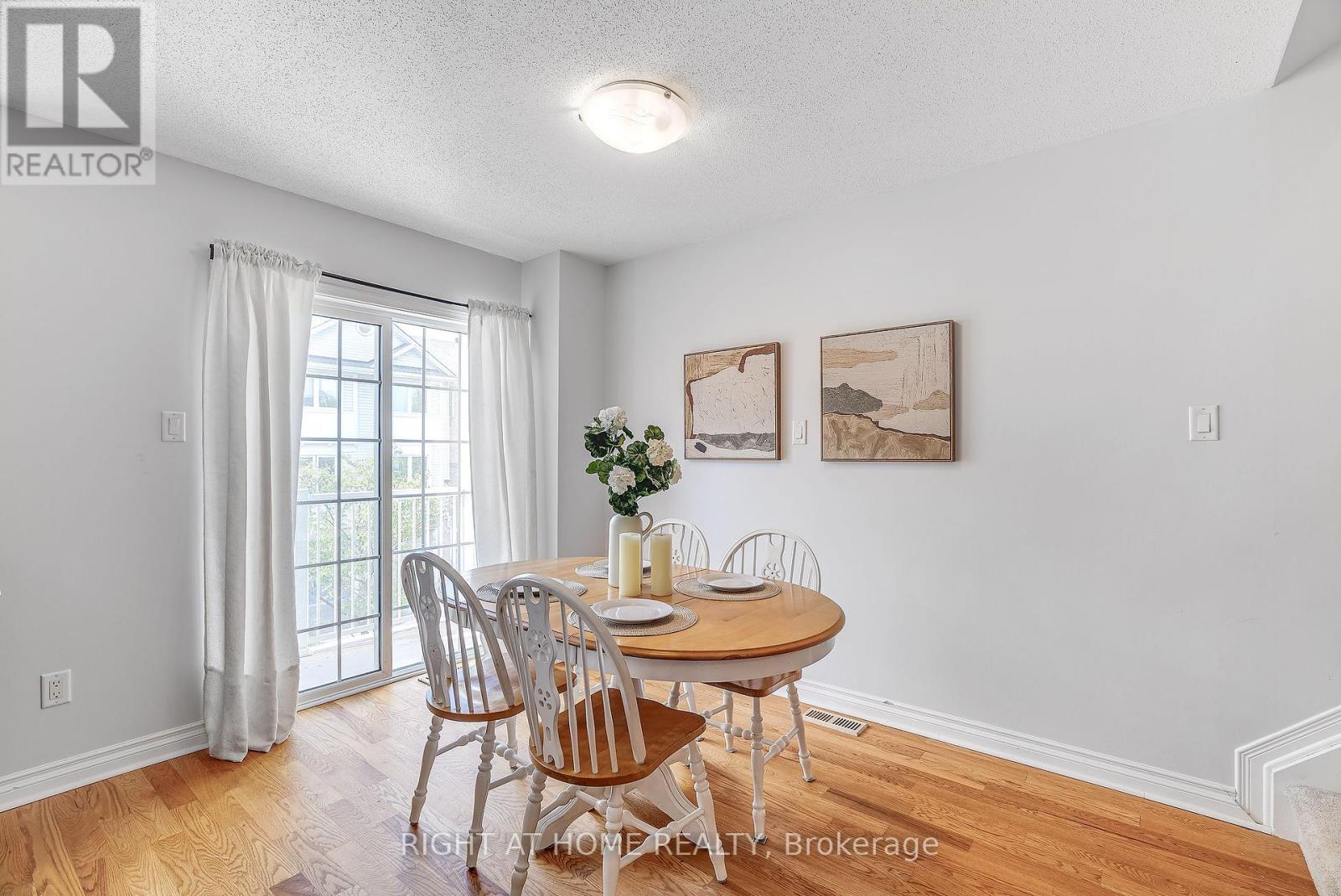 Photo 16 of 134 Fordham Private, Ottawa ON