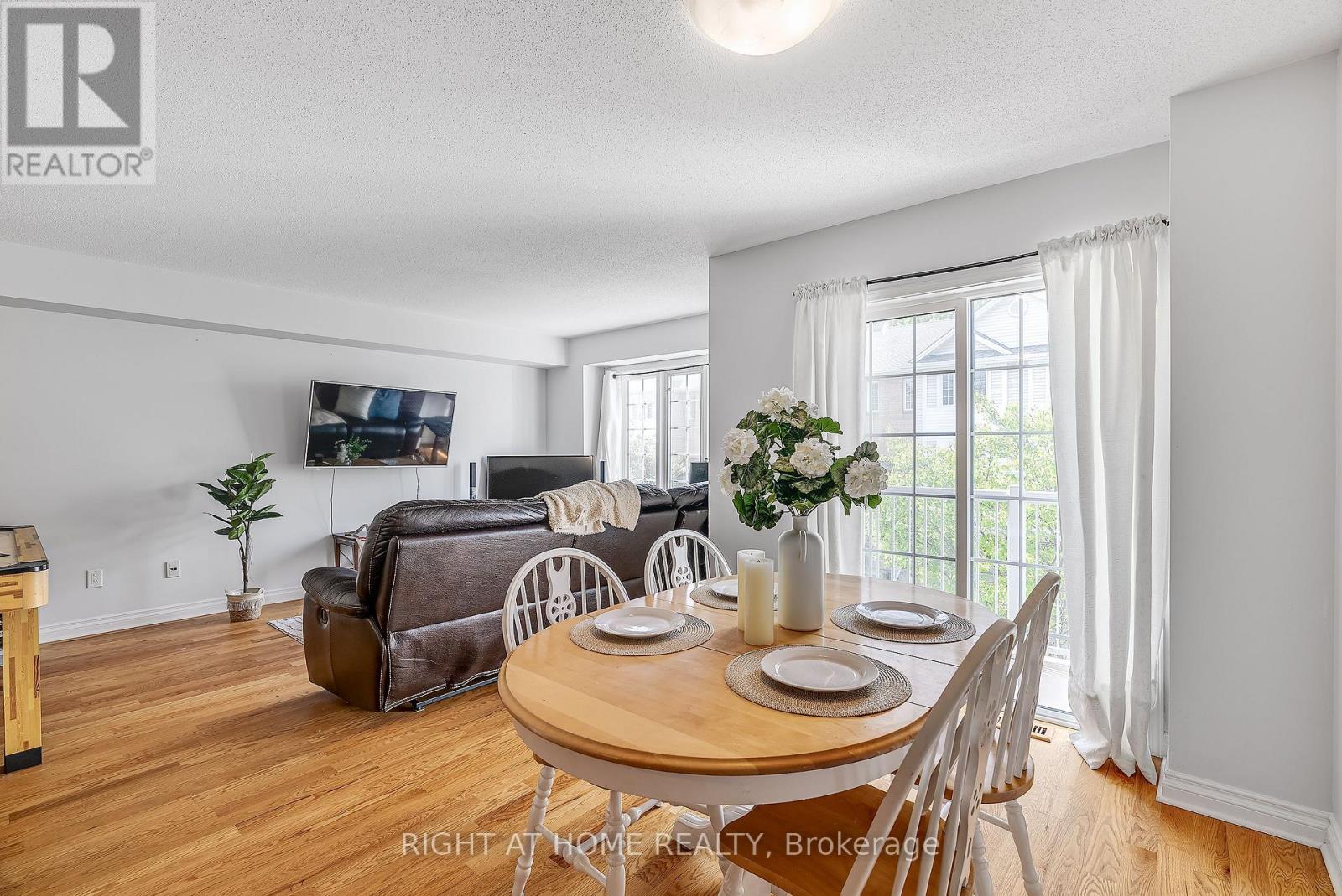 Photo 20 of 134 Fordham Private, Ottawa ON