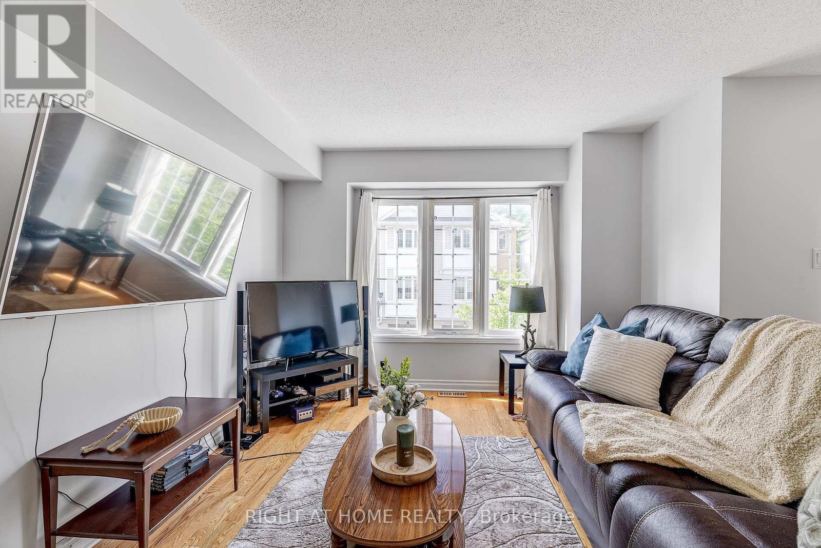 Photo 24 of 134 Fordham Private, Ottawa ON