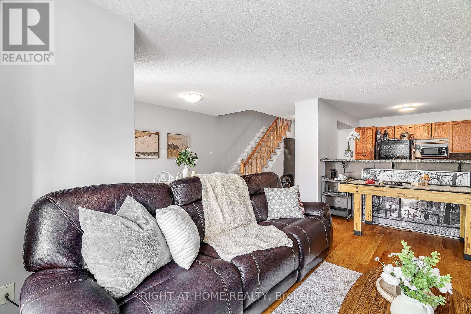 Photo 25 of 134 Fordham Private, Ottawa ON
