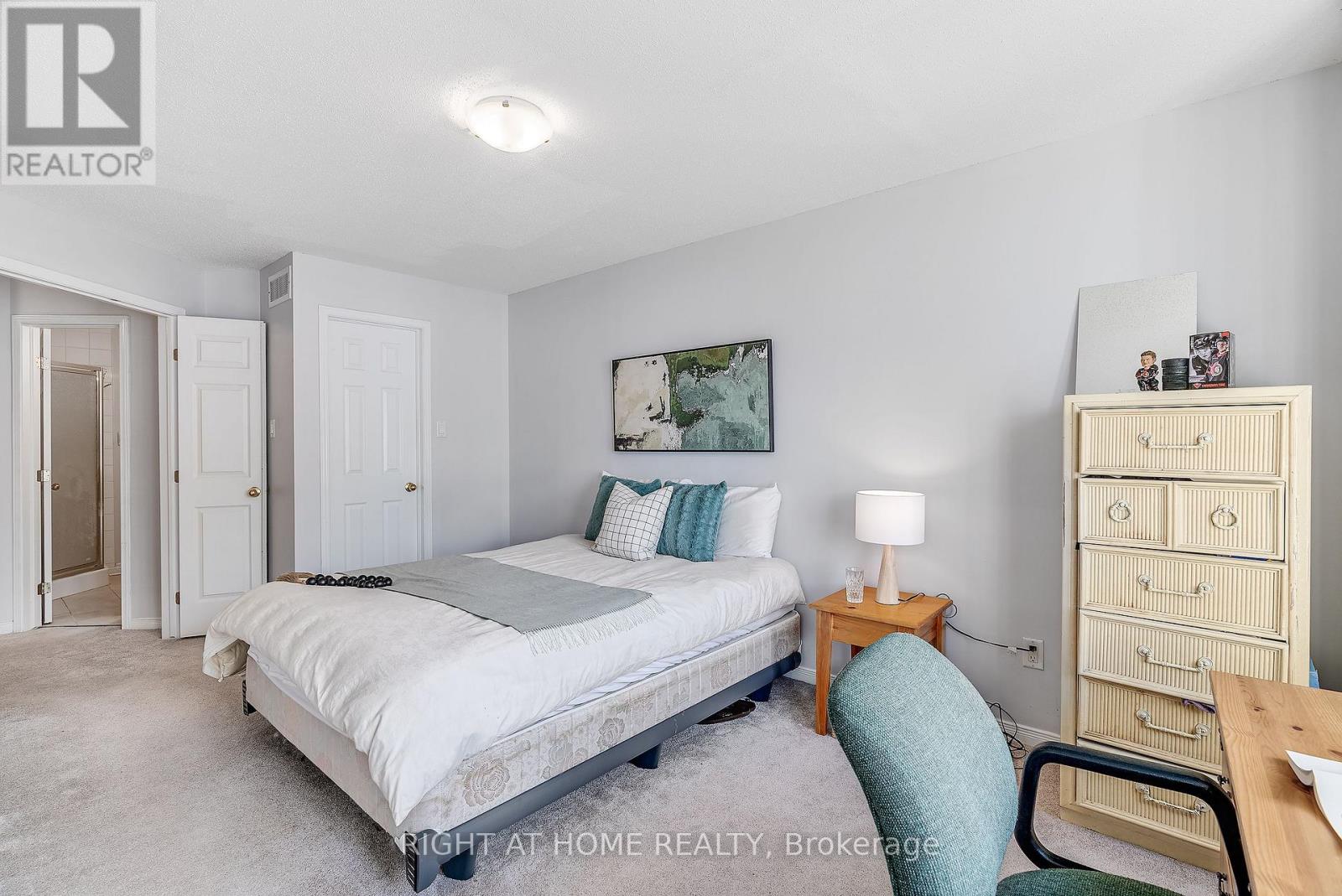Photo 29 of 134 Fordham Private, Ottawa ON