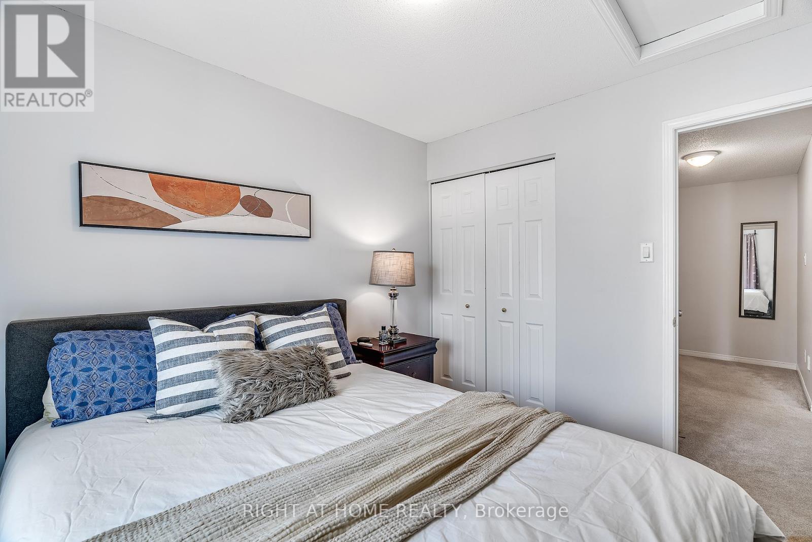 Photo 31 of 134 Fordham Private, Ottawa ON