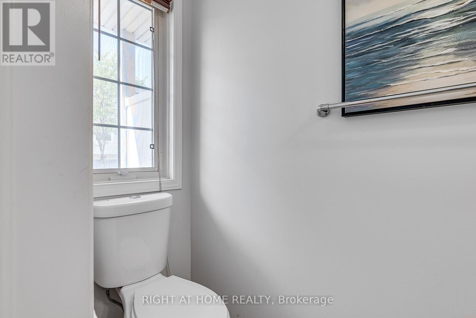 Photo 8 of 134 Fordham Private, Ottawa ON
