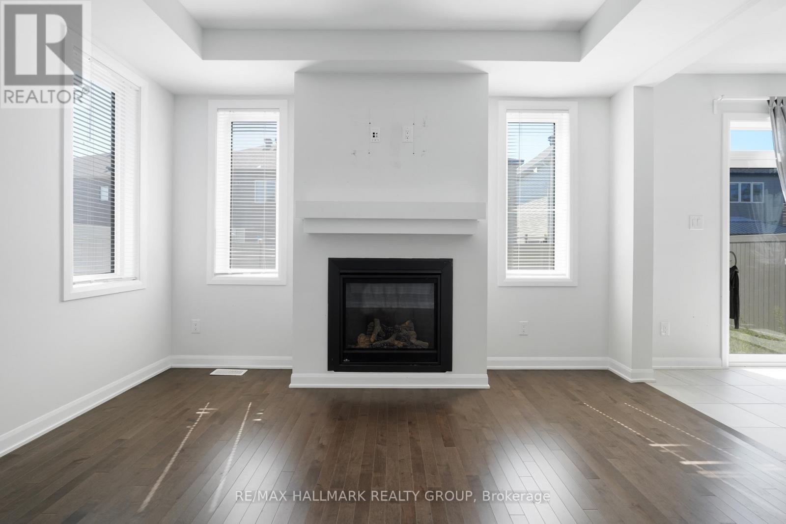 Photo 12 of 68 Ralph Erfle Way, Ottawa ON