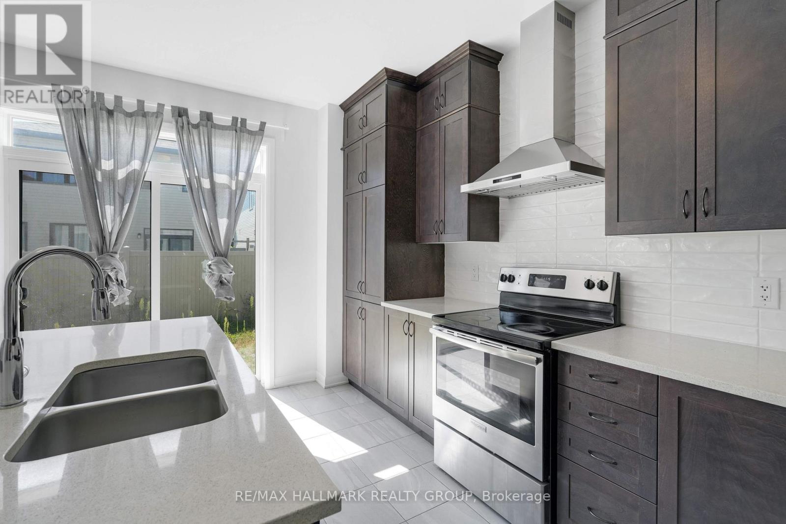 Photo 15 of 68 Ralph Erfle Way, Ottawa ON