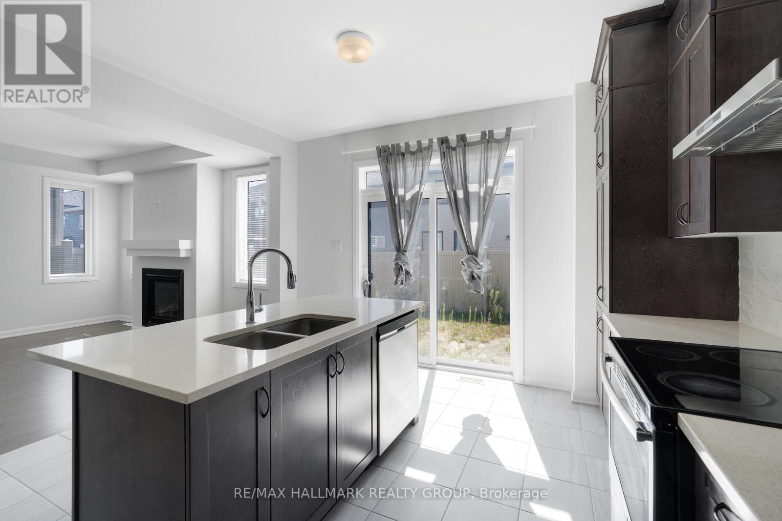 Photo 16 of 68 Ralph Erfle Way, Ottawa ON