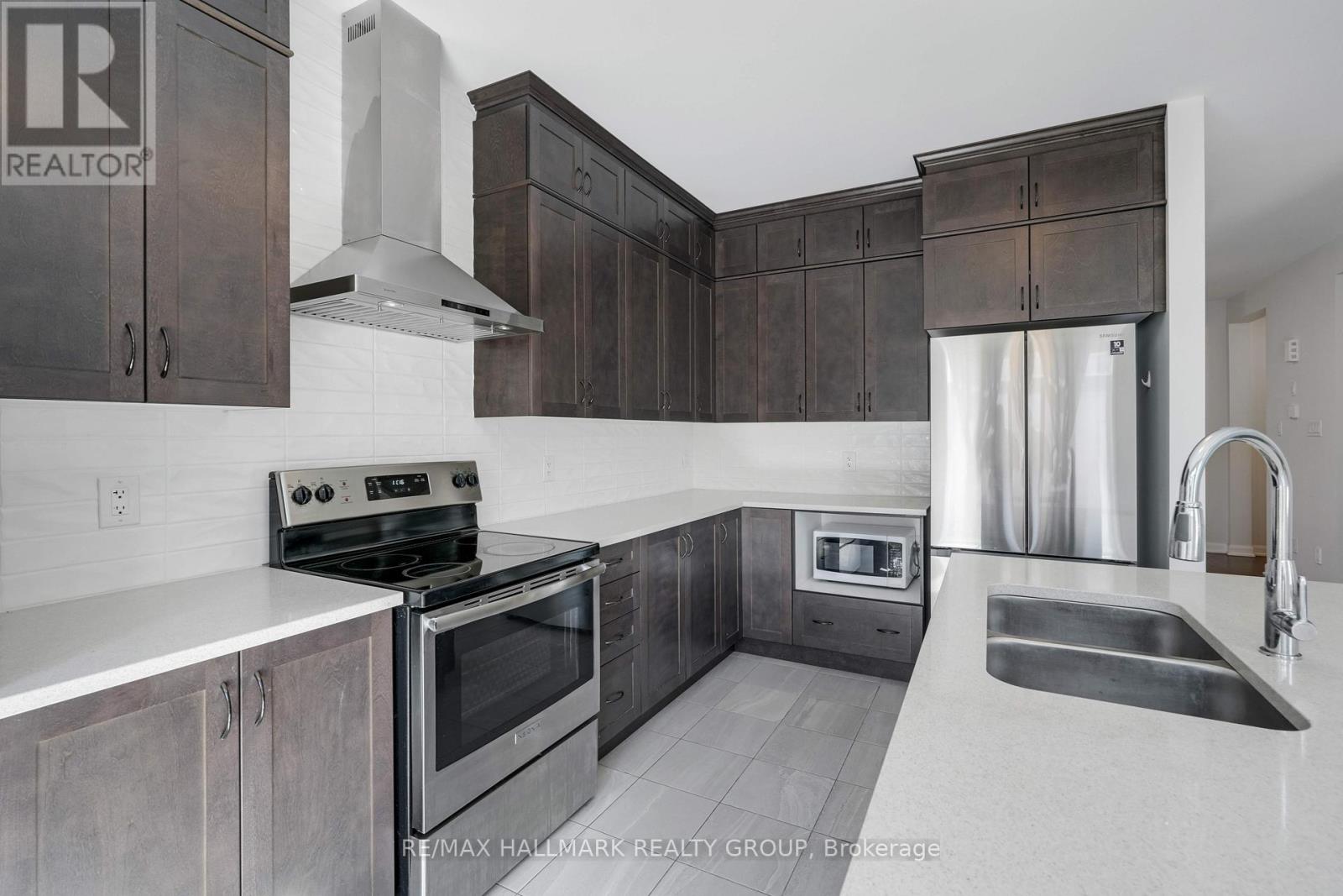 Photo 17 of 68 Ralph Erfle Way, Ottawa ON