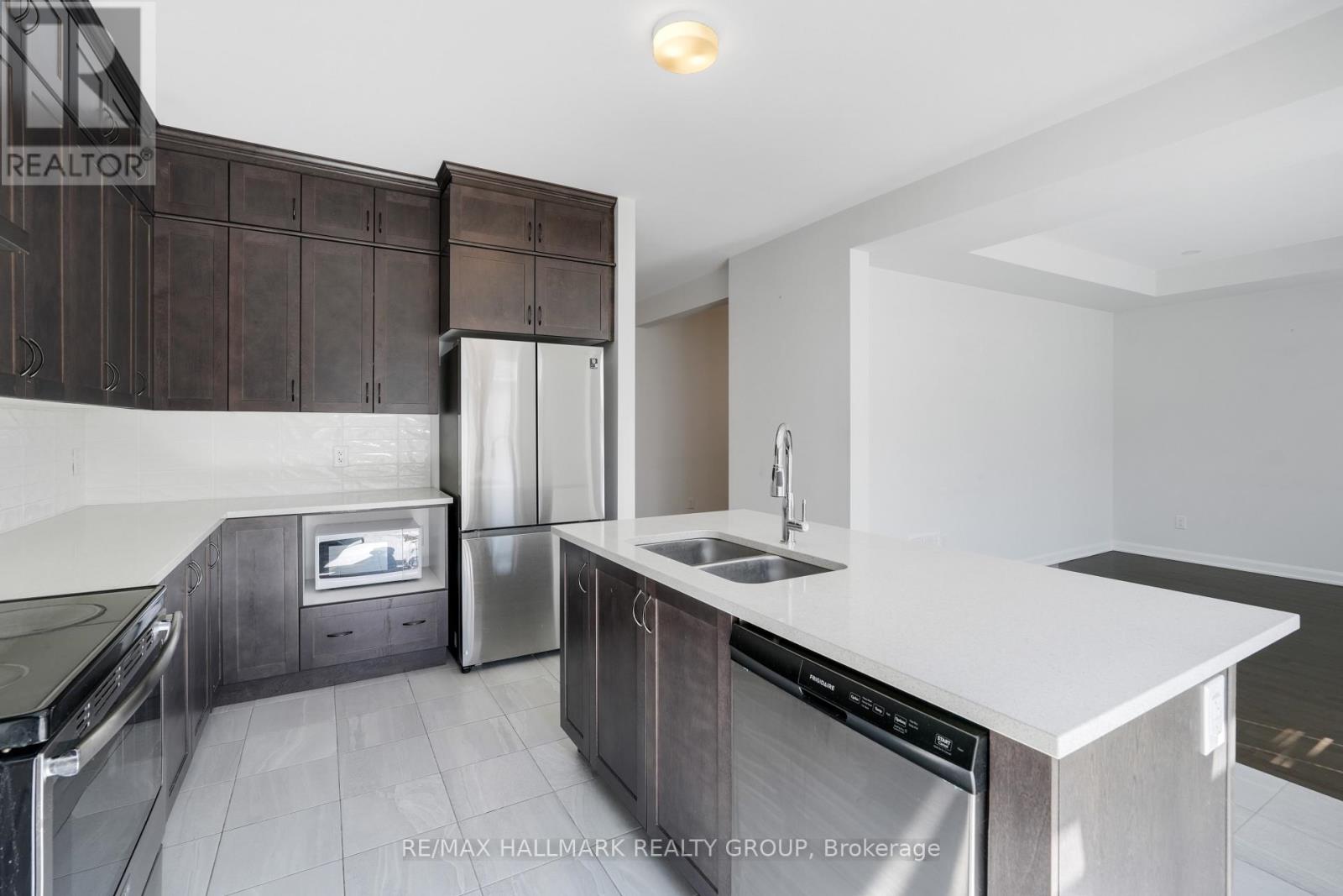 Photo 18 of 68 Ralph Erfle Way, Ottawa ON