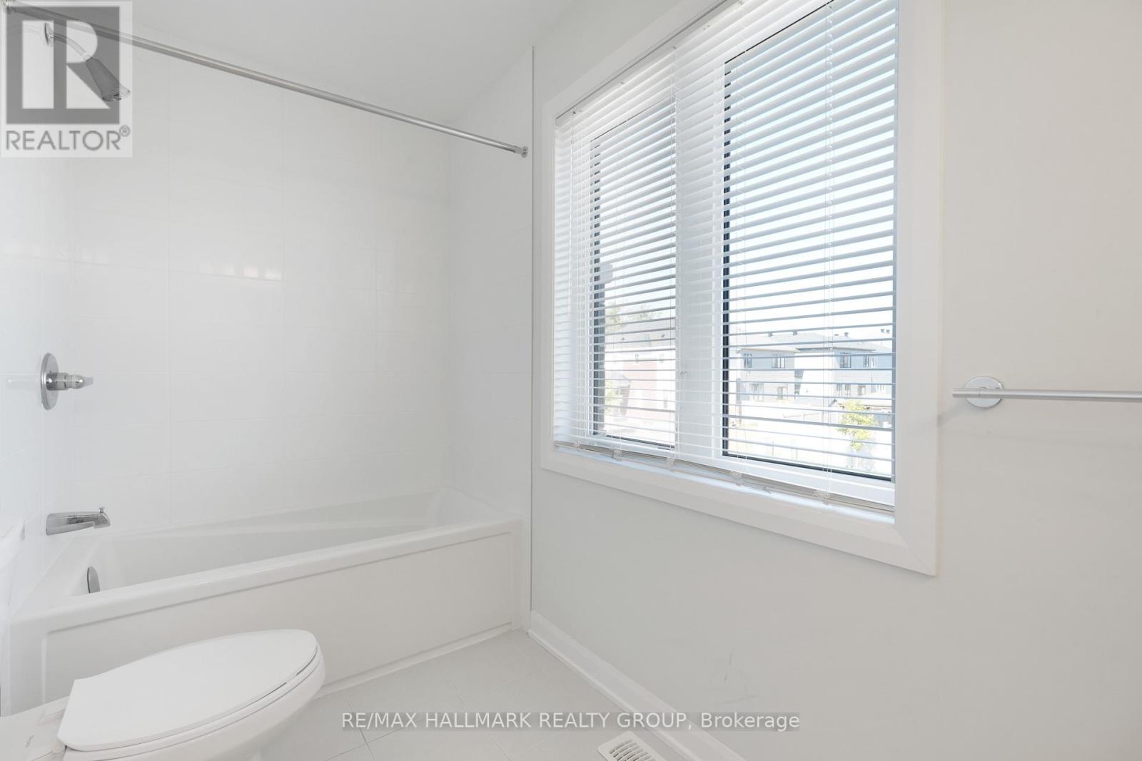 Photo 21 of 68 Ralph Erfle Way, Ottawa ON