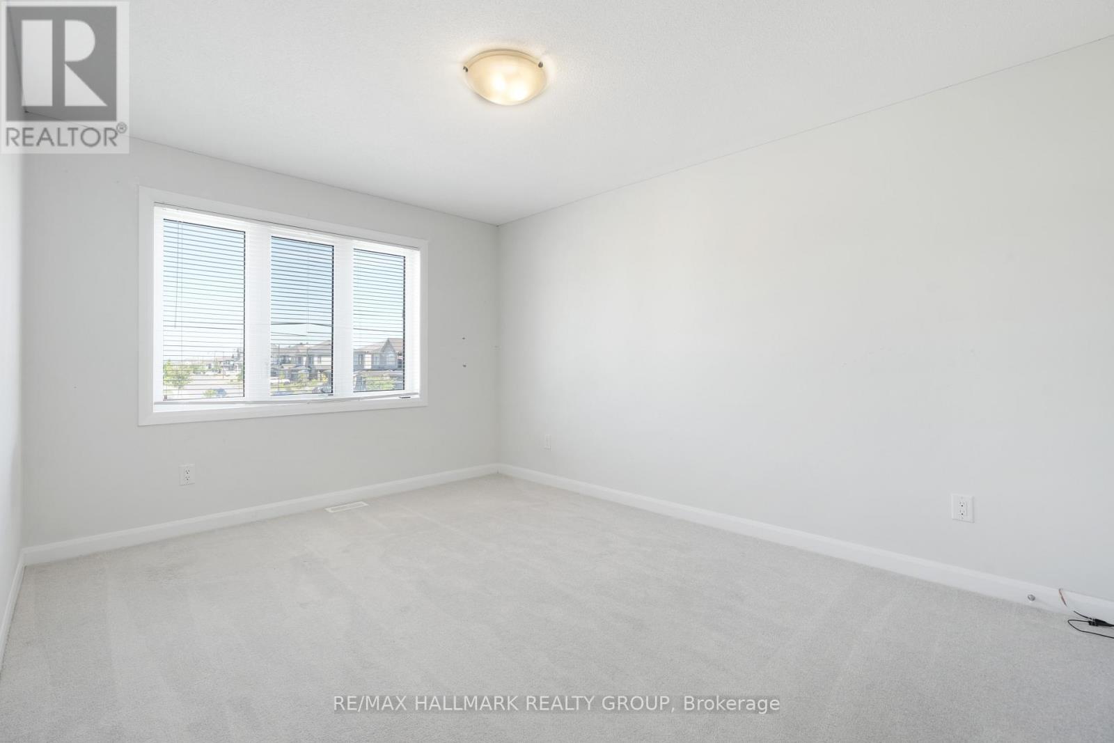 Photo 24 of 68 Ralph Erfle Way, Ottawa ON