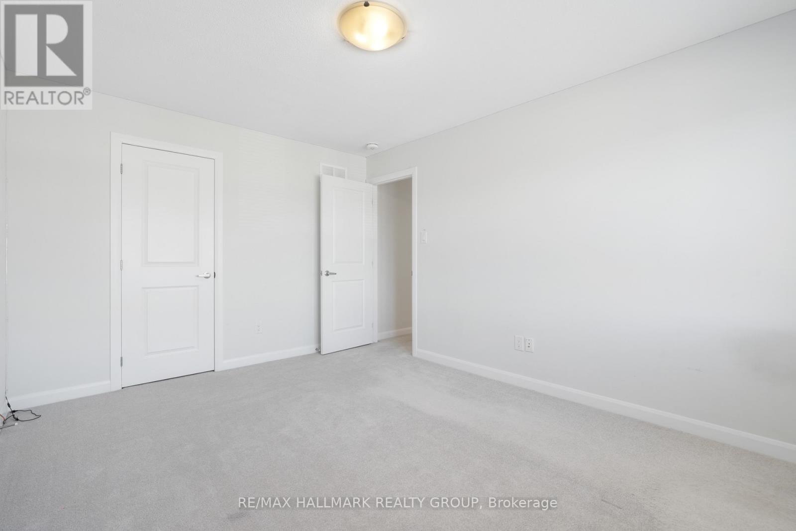 Photo 25 of 68 Ralph Erfle Way, Ottawa ON