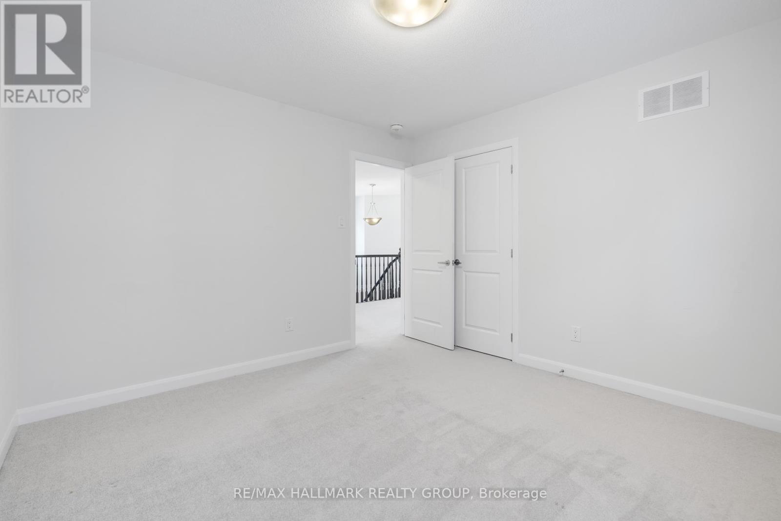 Photo 28 of 68 Ralph Erfle Way, Ottawa ON