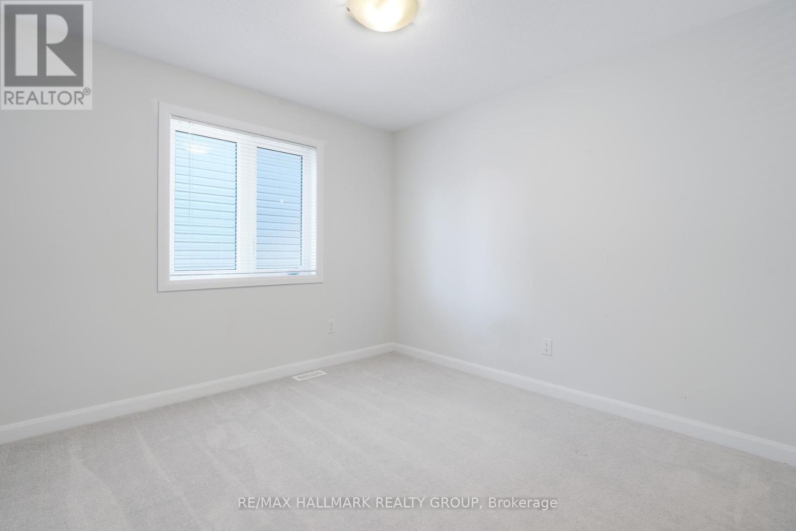 Photo 30 of 68 Ralph Erfle Way, Ottawa ON