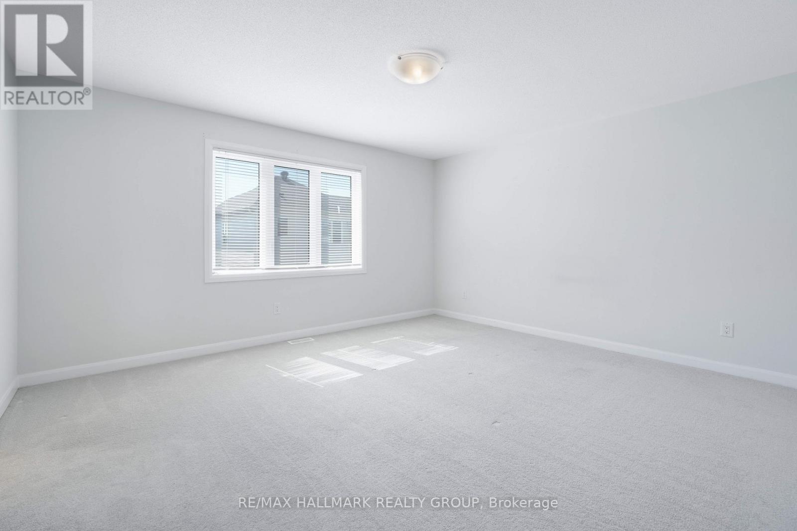 Photo 33 of 68 Ralph Erfle Way, Ottawa ON