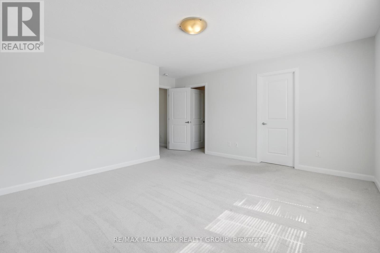 Photo 34 of 68 Ralph Erfle Way, Ottawa ON