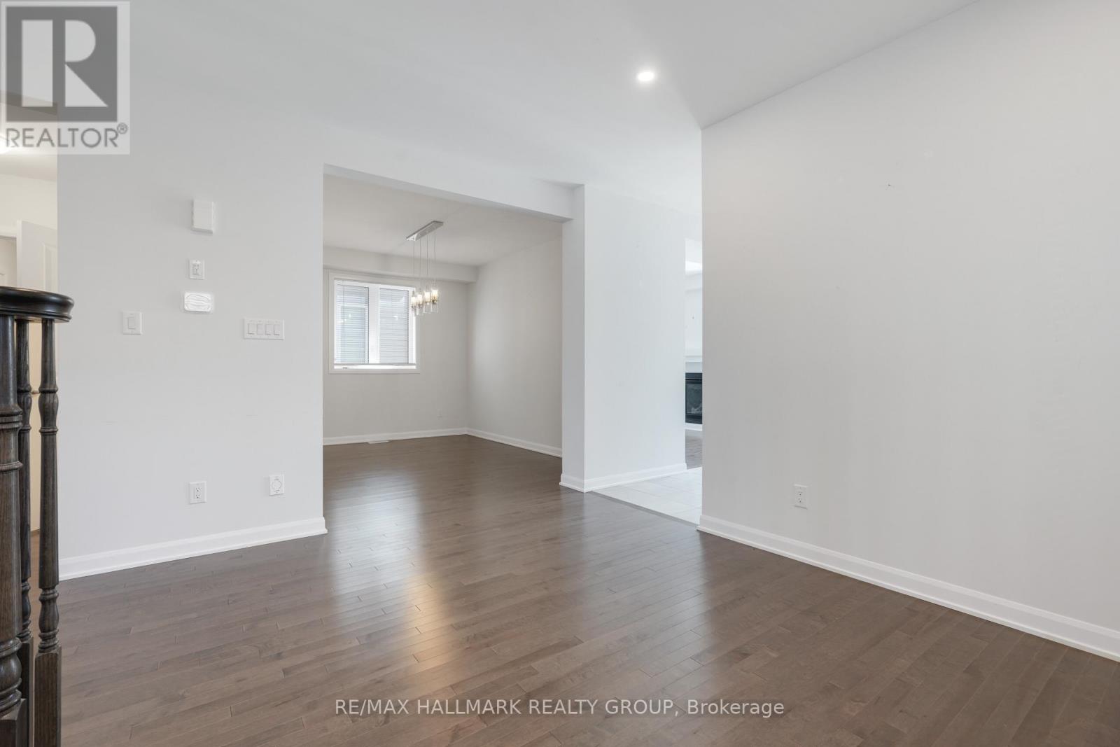 Photo 6 of 68 Ralph Erfle Way, Ottawa ON