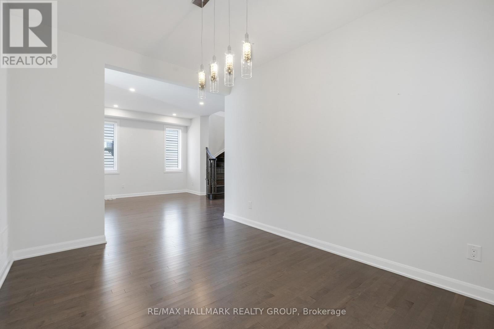 Photo 9 of 68 Ralph Erfle Way, Ottawa ON