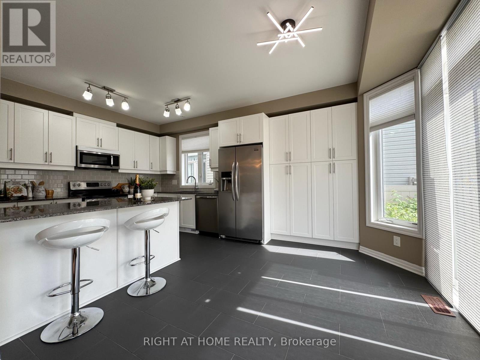 Photo 11 of 506 Peerless Street, Ottawa ON