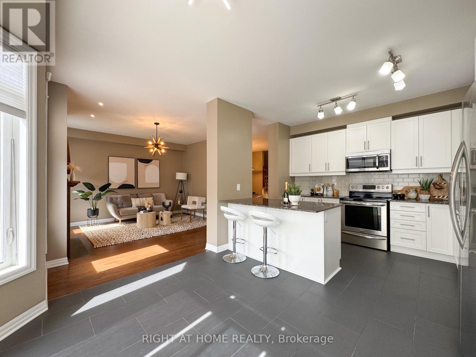 Photo 12 of 506 Peerless Street, Ottawa ON