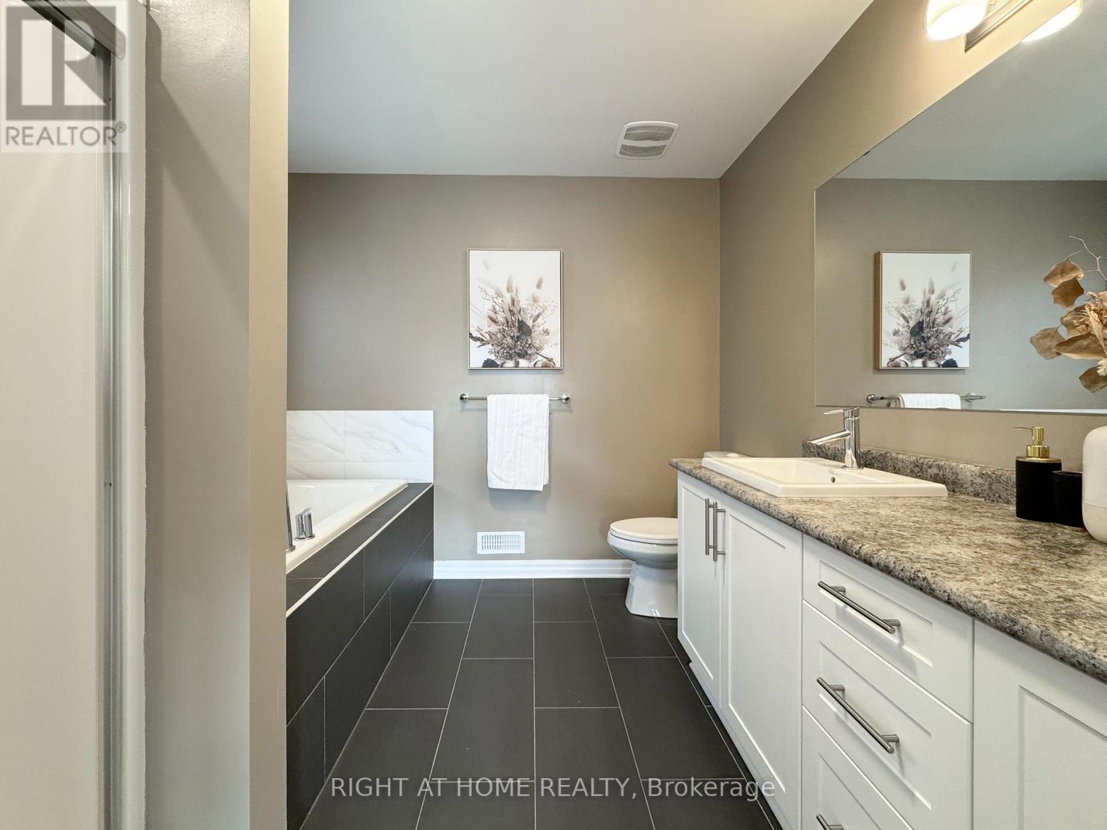 Photo 18 of 506 Peerless Street, Ottawa ON
