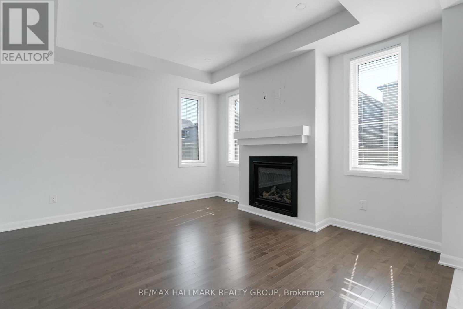 Photo 3 of 68 Ralph Erfle Way, Ottawa ON