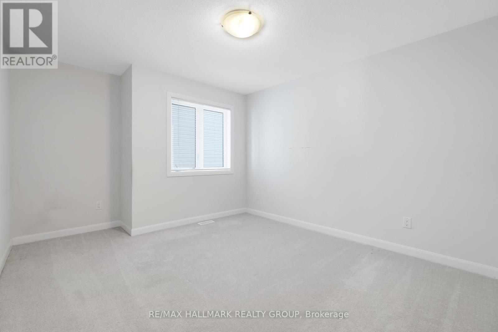 Photo 9 of 68 Ralph Erfle Way, Ottawa ON