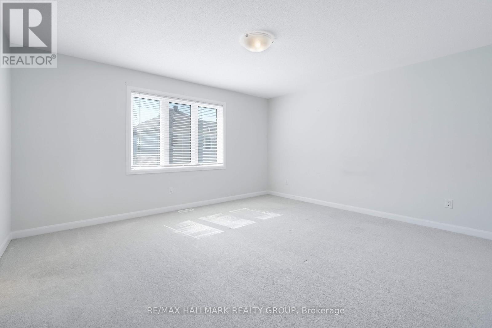 Photo 31 of 68 Ralph Erfle Way, Ottawa ON
