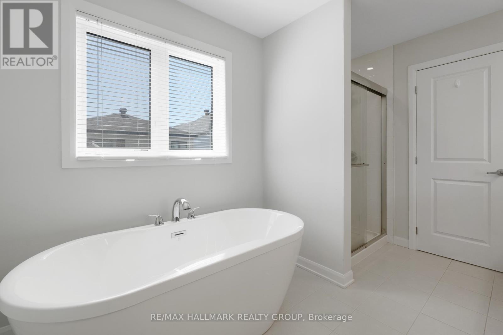 Photo 28 of 68 Ralph Erfle Way, Ottawa ON