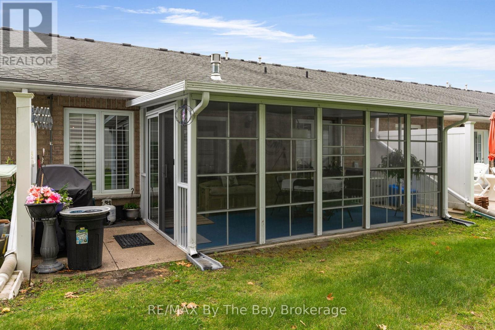 Photo 12 of 29 Meadow Lane, Wasaga Beach ON