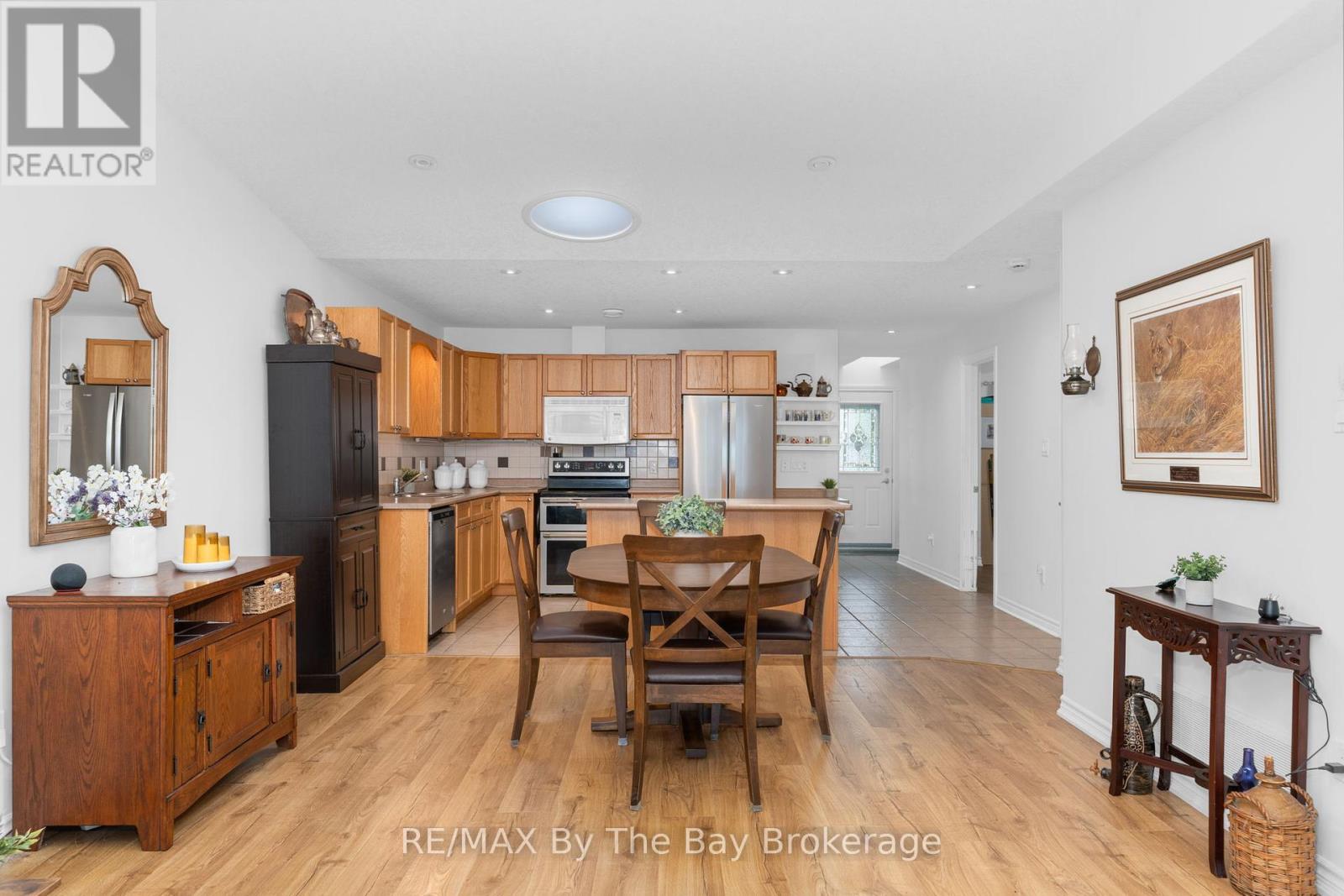 Photo 8 of 29 Meadow Lane, Wasaga Beach ON