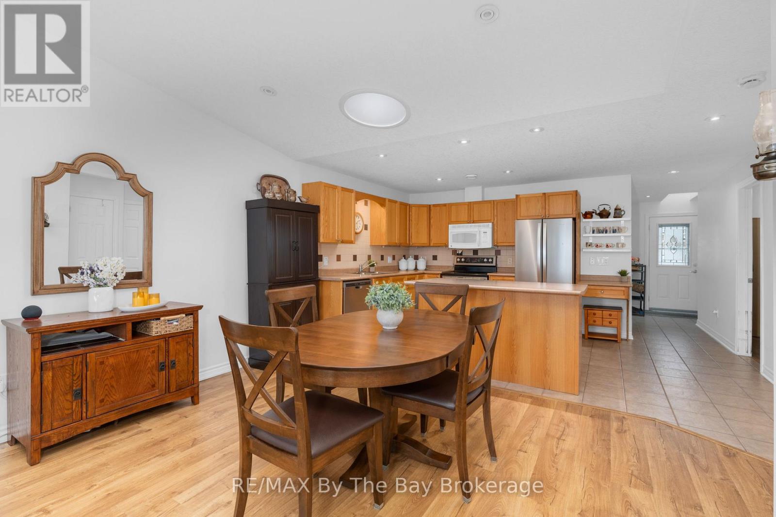 Photo 7 of 29 Meadow Lane, Wasaga Beach ON