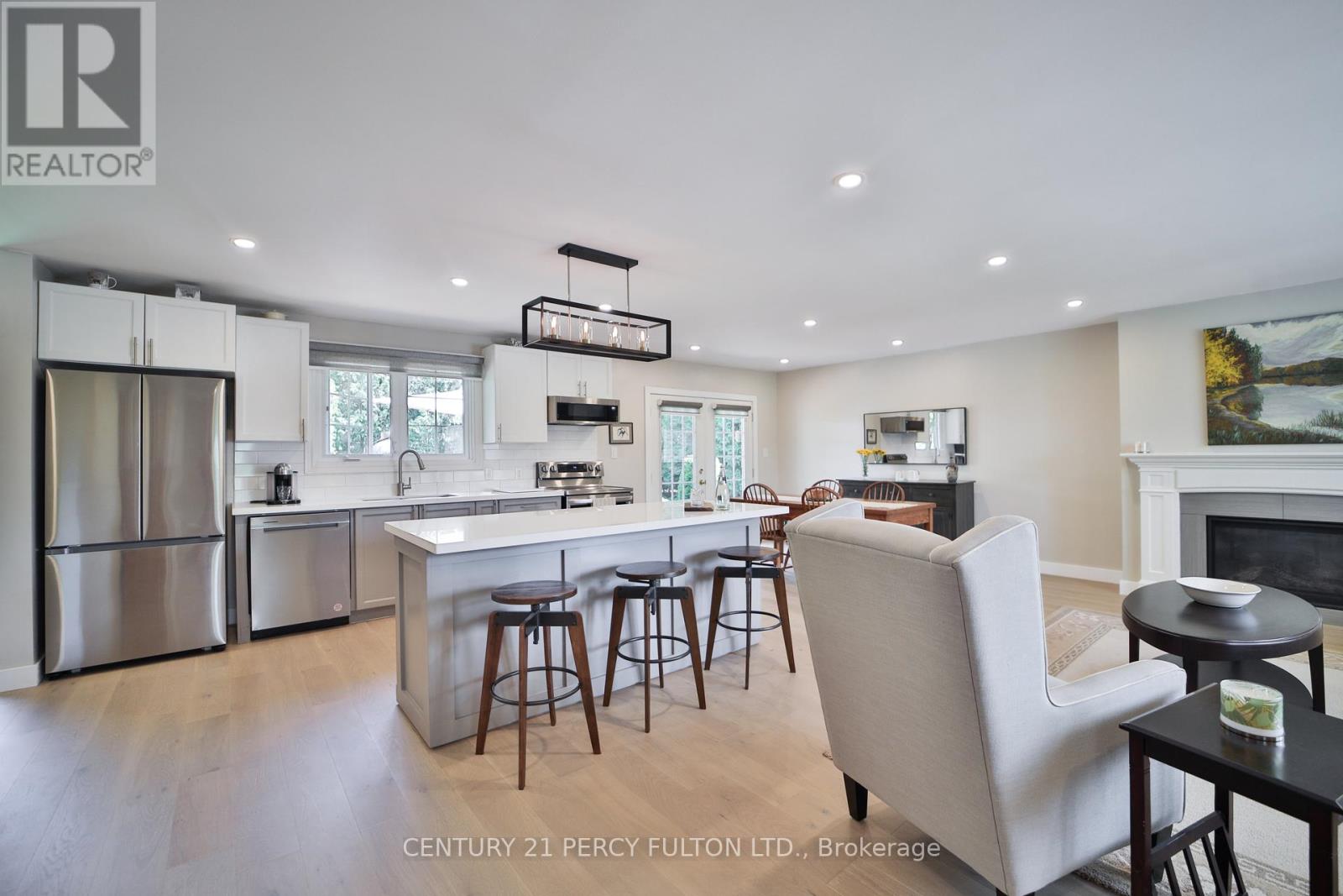 Photo 5 of 1520 Rebecca Street, Oakville ON