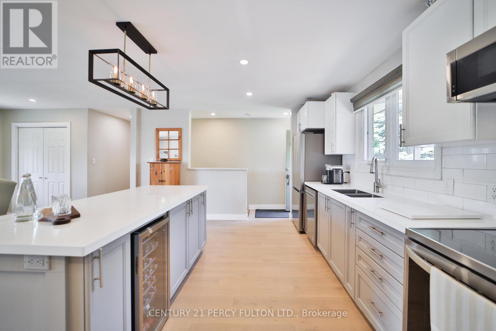 Photo 8 of 1520 Rebecca Street, Oakville ON