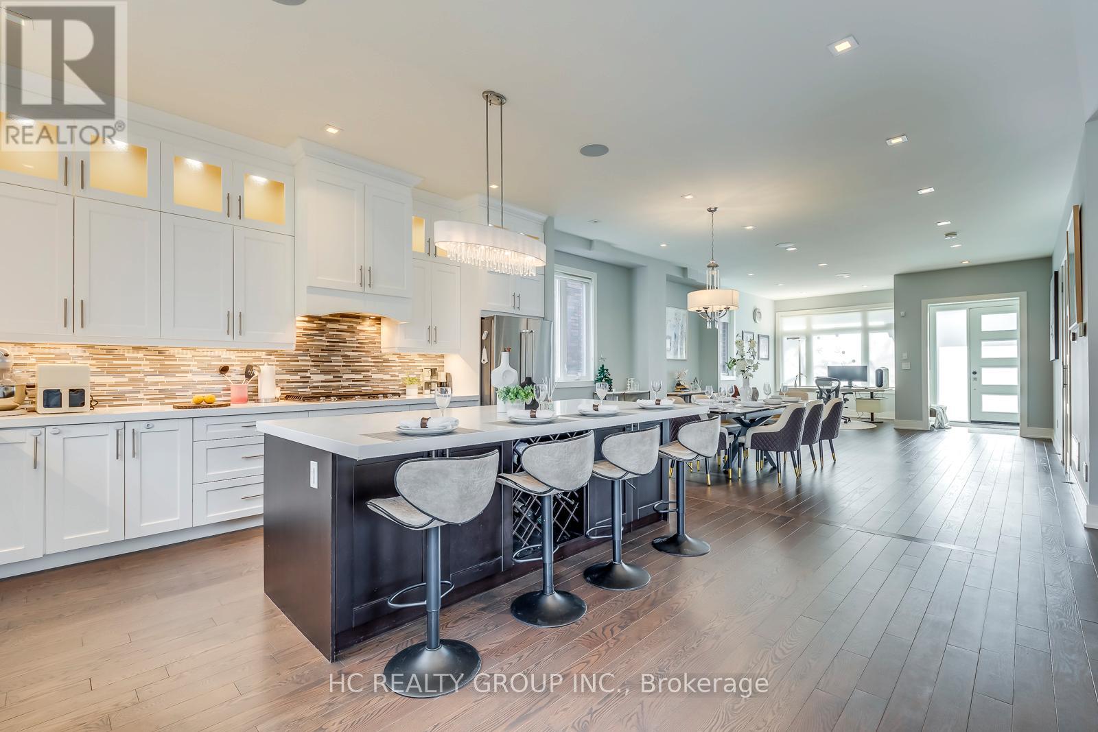 Photo 10 of 18 Ash Crescent, Toronto ON