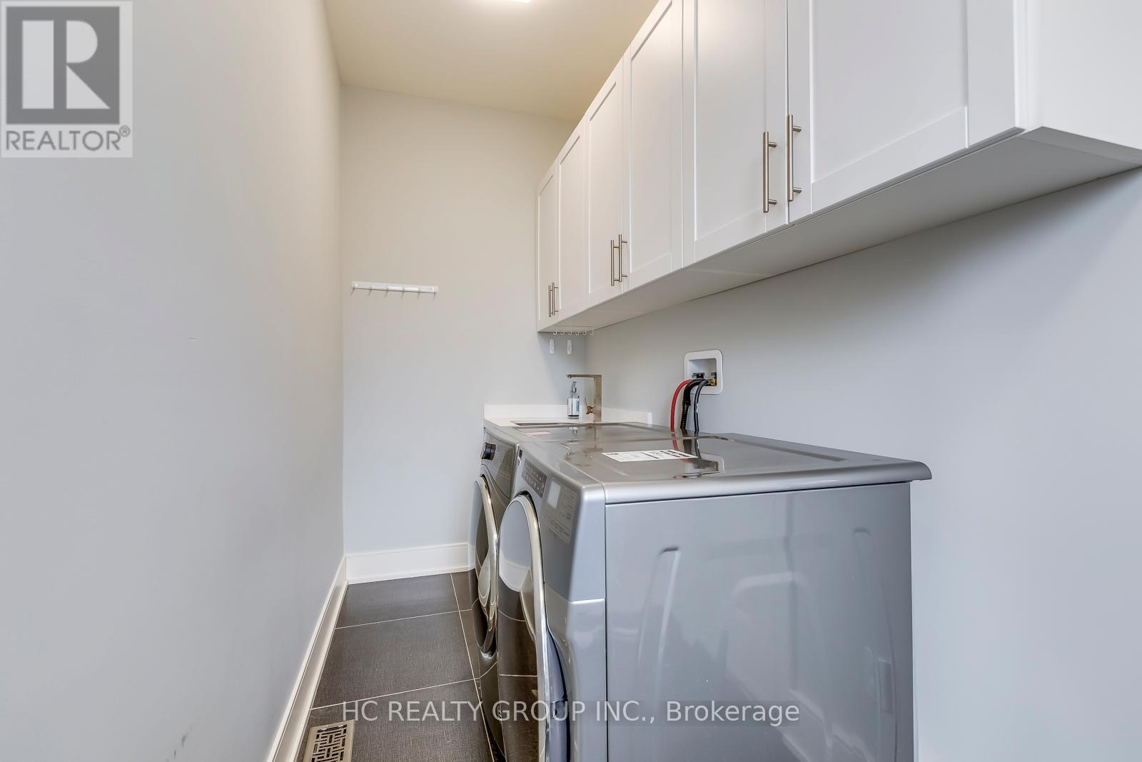Photo 17 of 18 Ash Crescent, Toronto ON