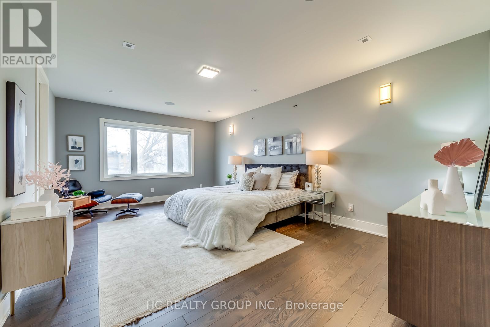 Photo 20 of 18 Ash Crescent, Toronto ON