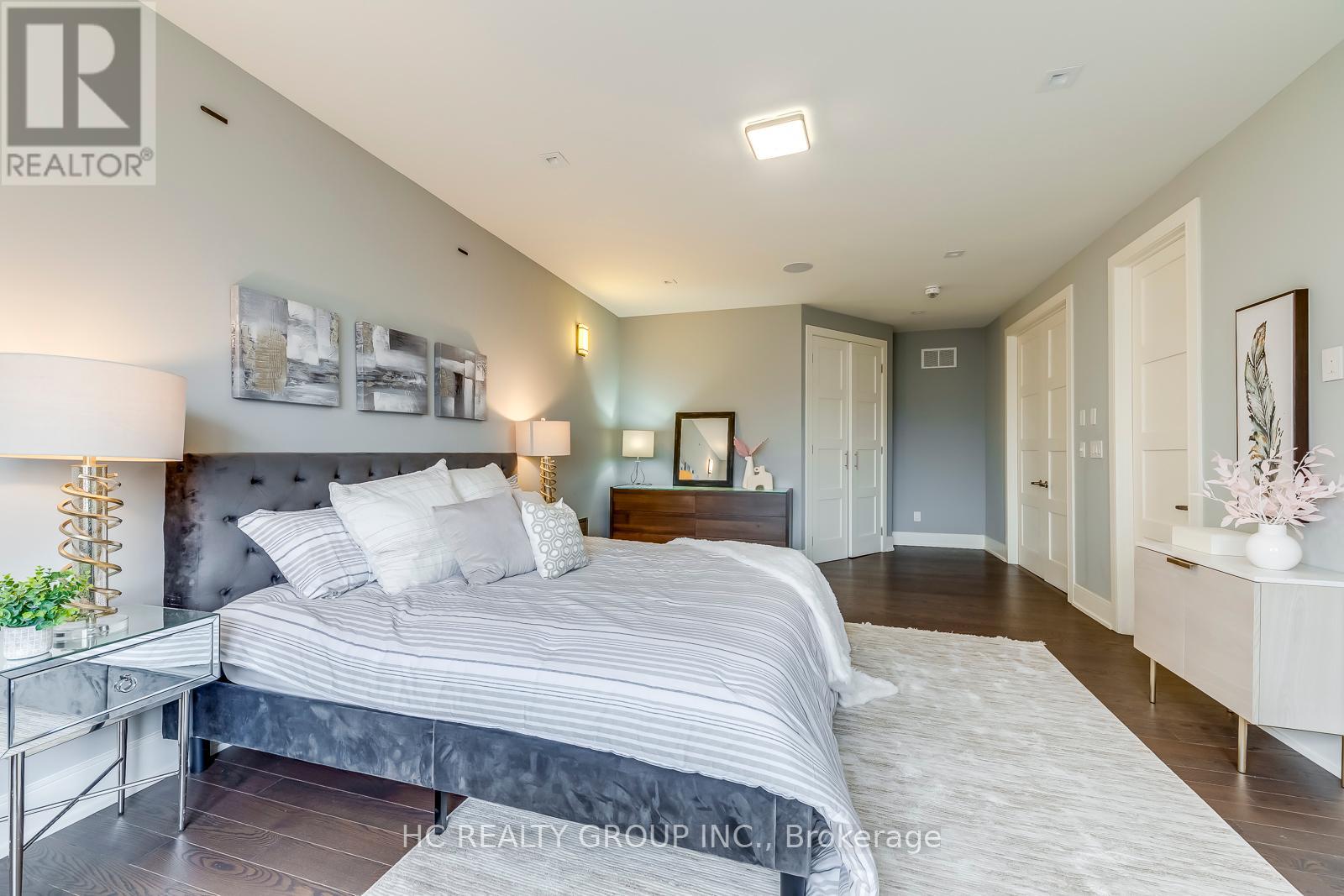 Photo 21 of 18 Ash Crescent, Toronto ON