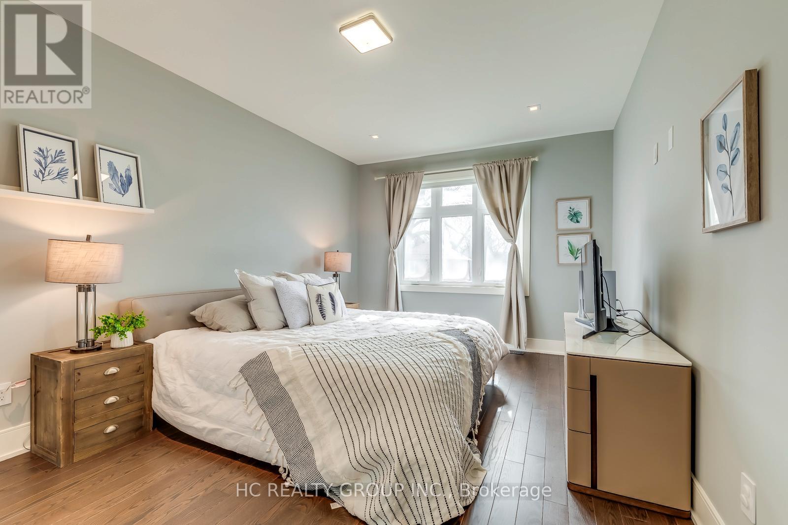 Photo 28 of 18 Ash Crescent, Toronto ON