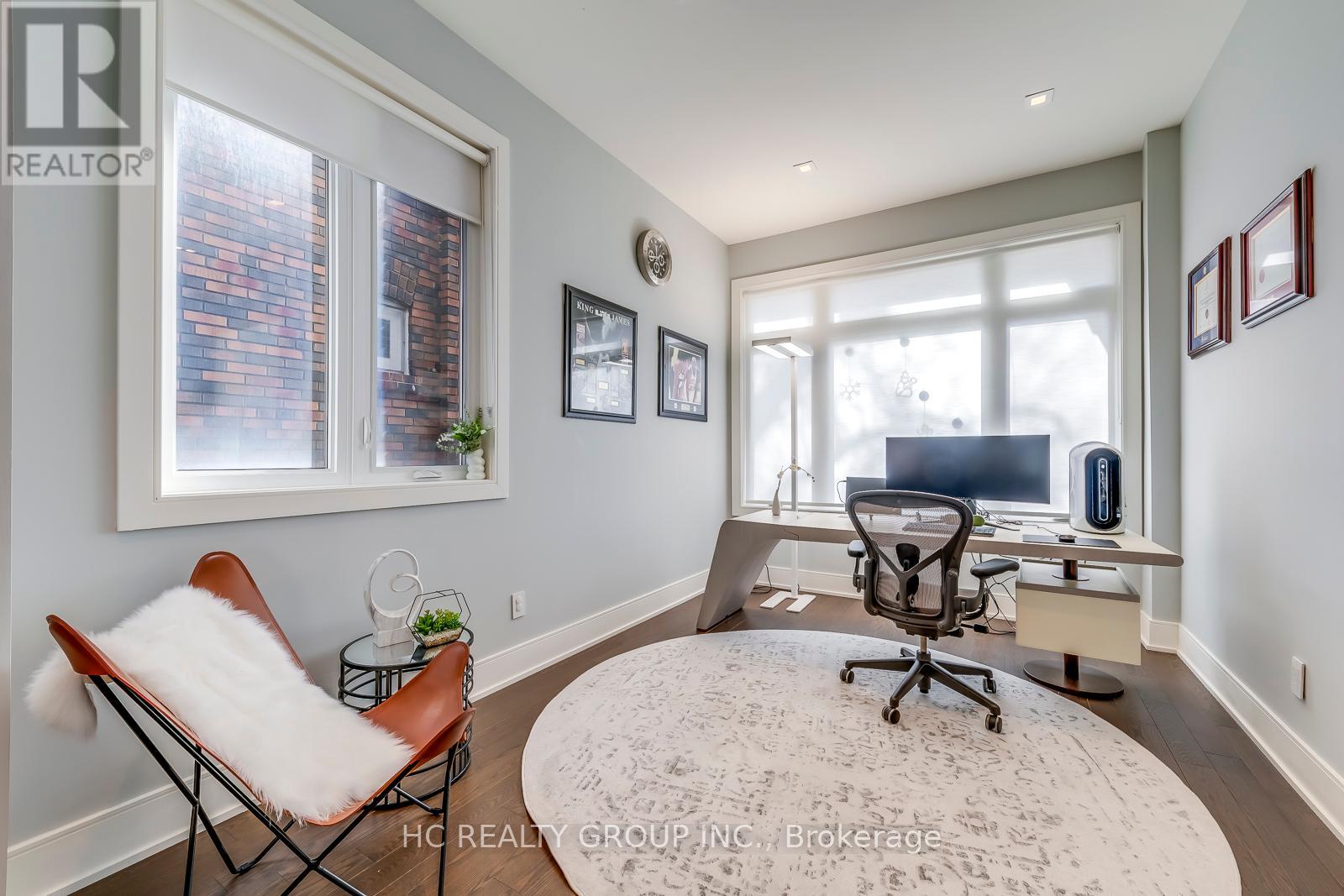 Photo 3 of 18 Ash Crescent, Toronto ON