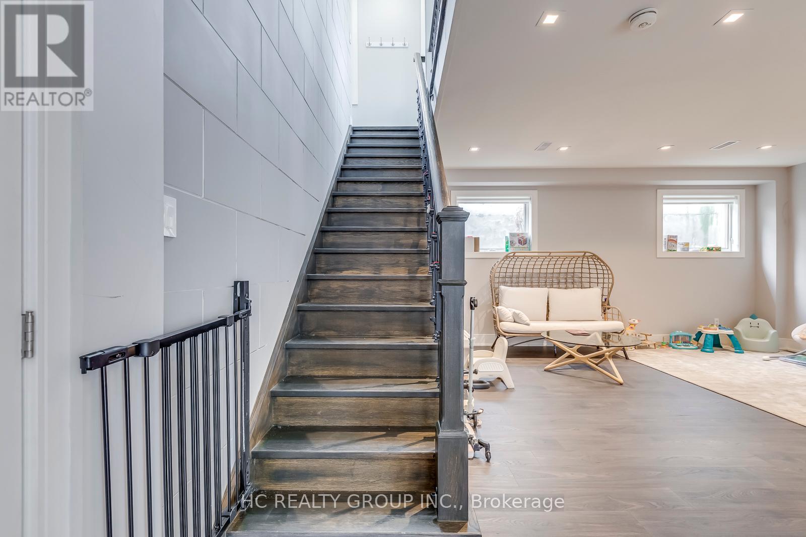 Photo 31 of 18 Ash Crescent, Toronto ON