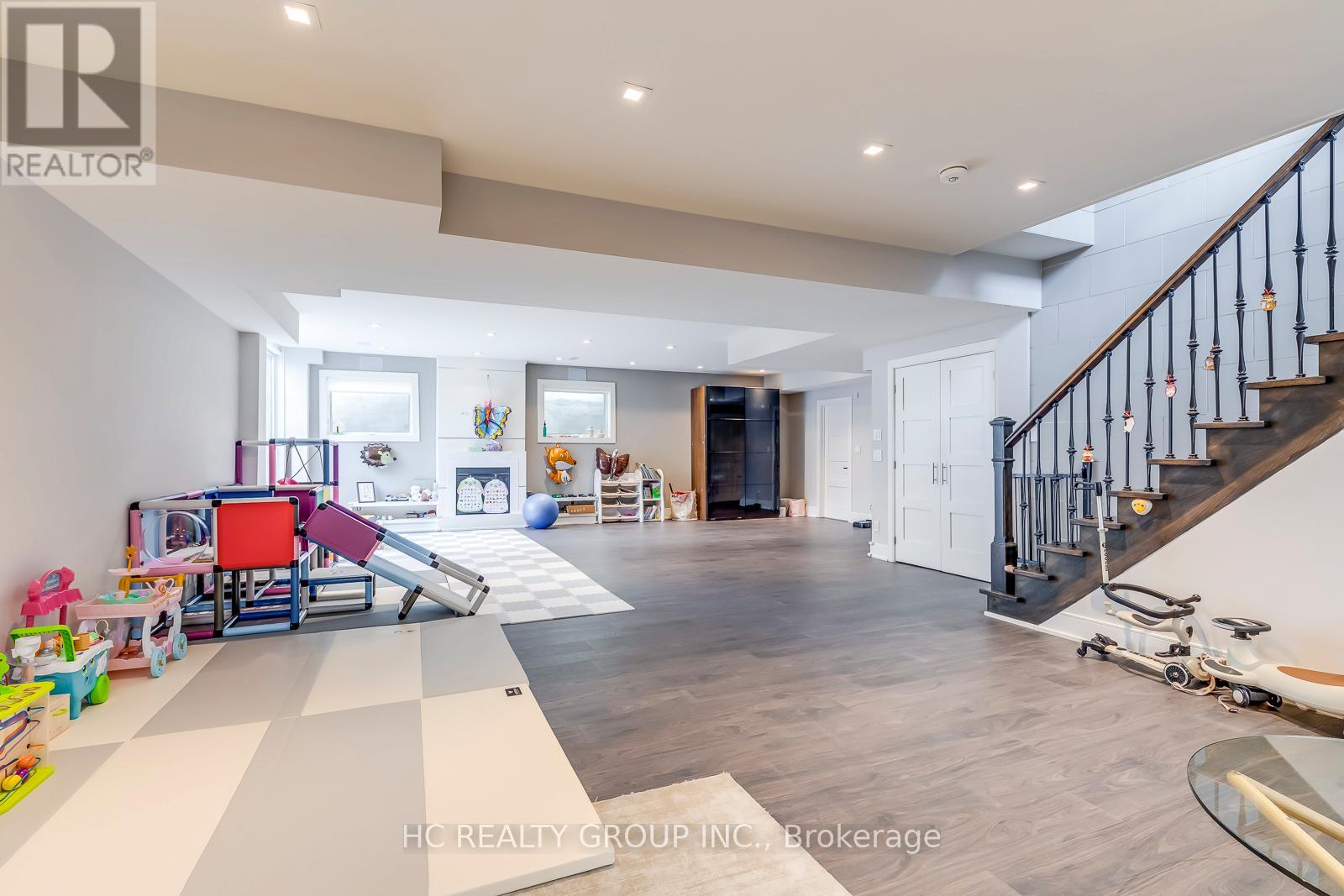 Photo 34 of 18 Ash Crescent, Toronto ON