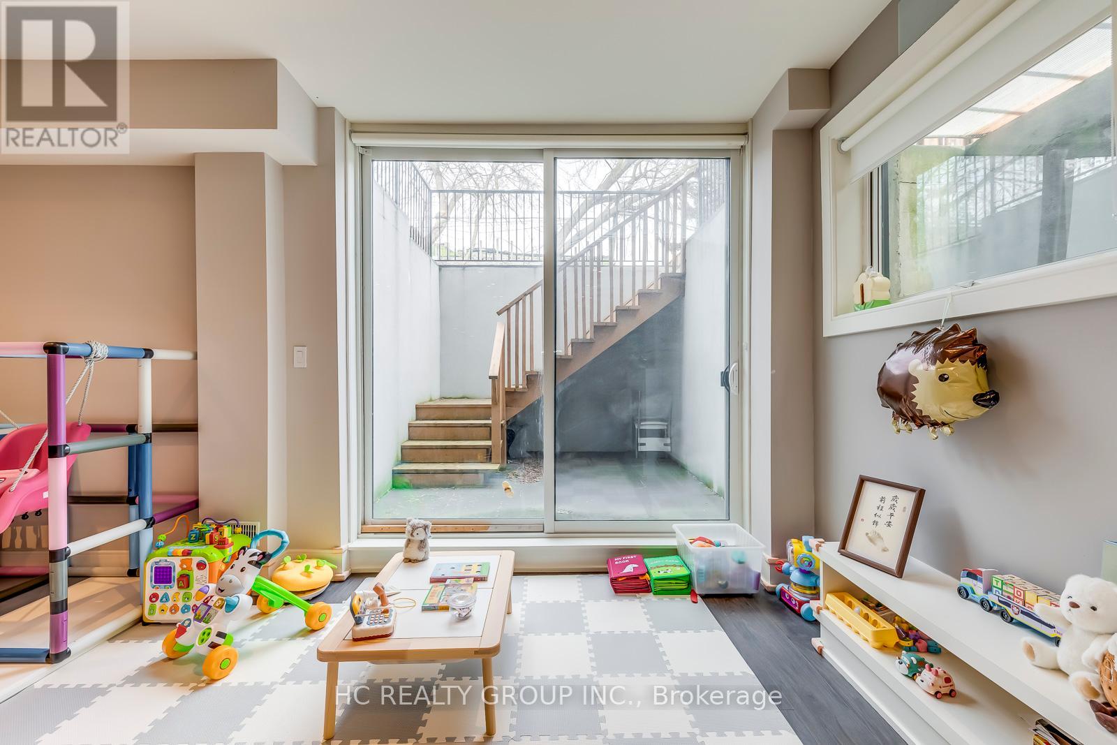 Photo 36 of 18 Ash Crescent, Toronto ON