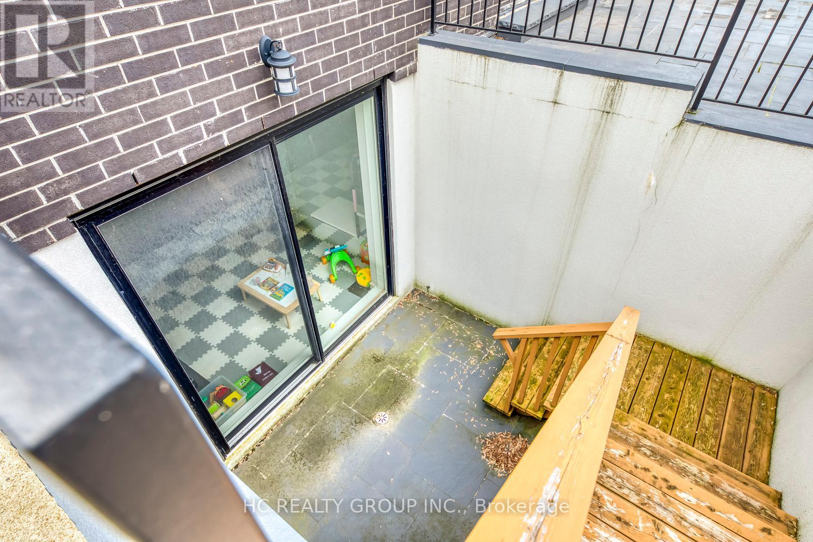 Photo 37 of 18 Ash Crescent, Toronto ON