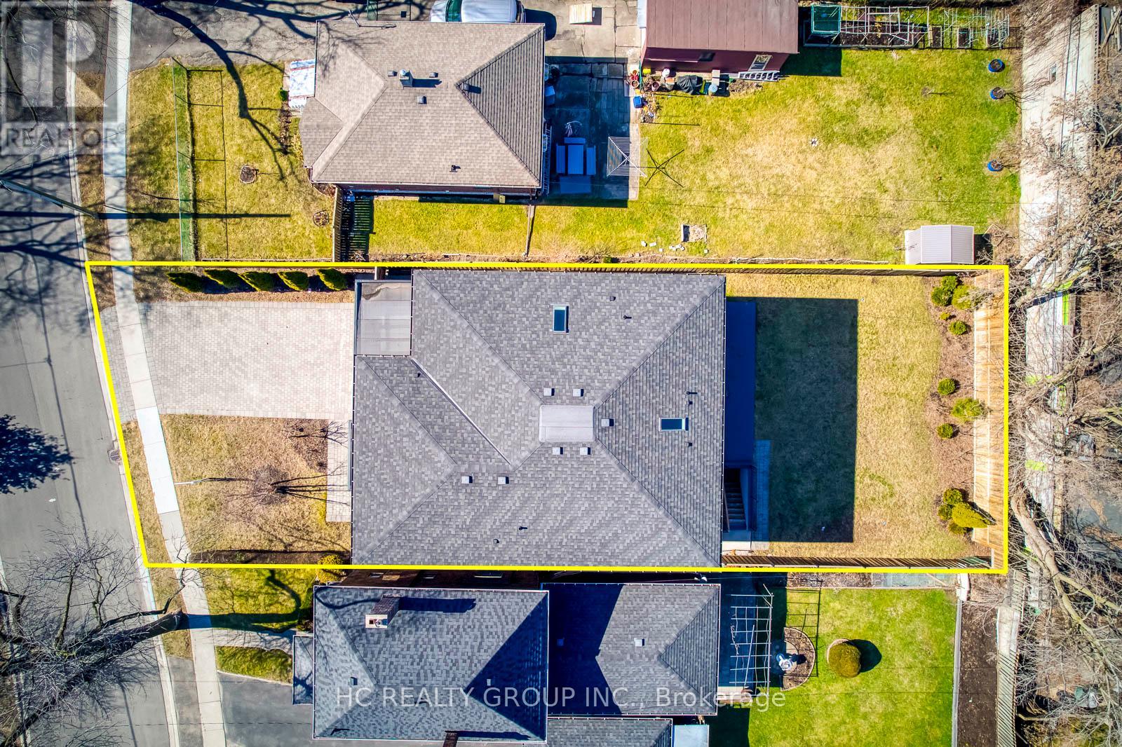 Photo 43 of 18 Ash Crescent, Toronto ON