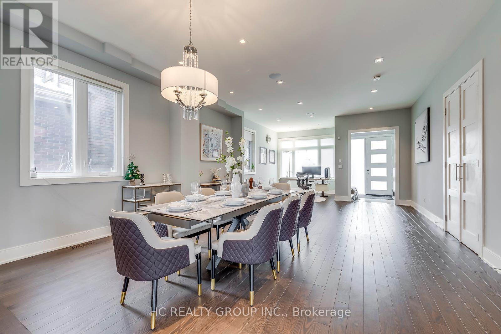 Photo 5 of 18 Ash Crescent, Toronto ON