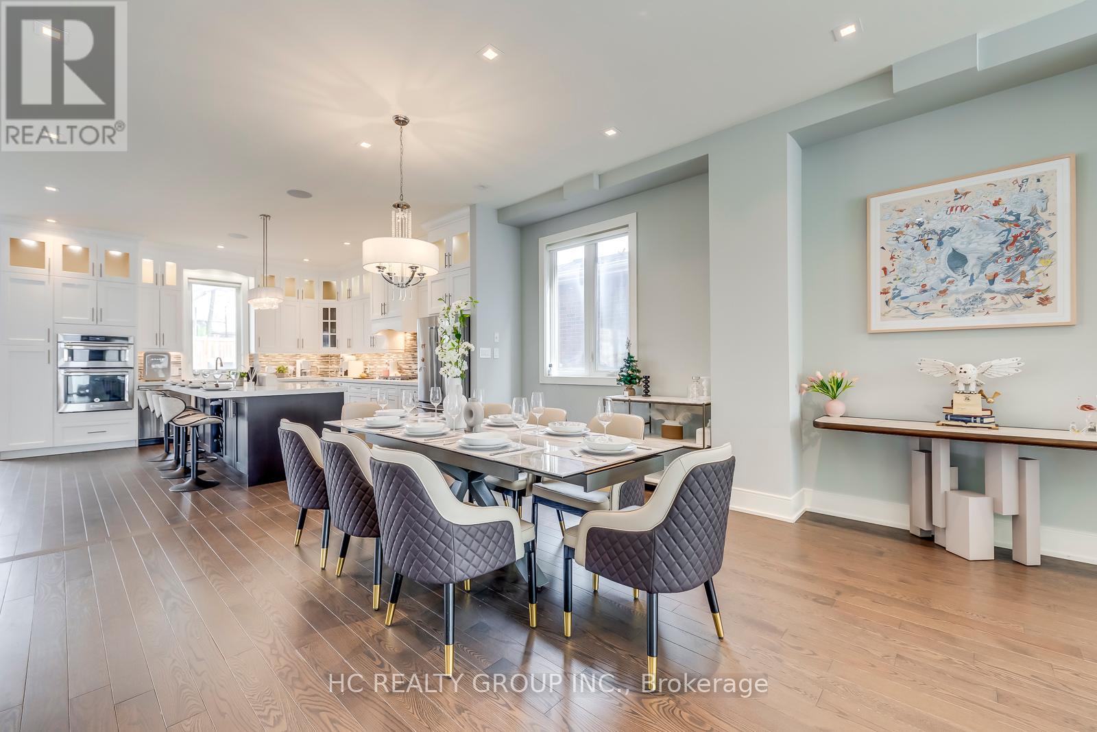 Photo 6 of 18 Ash Crescent, Toronto ON